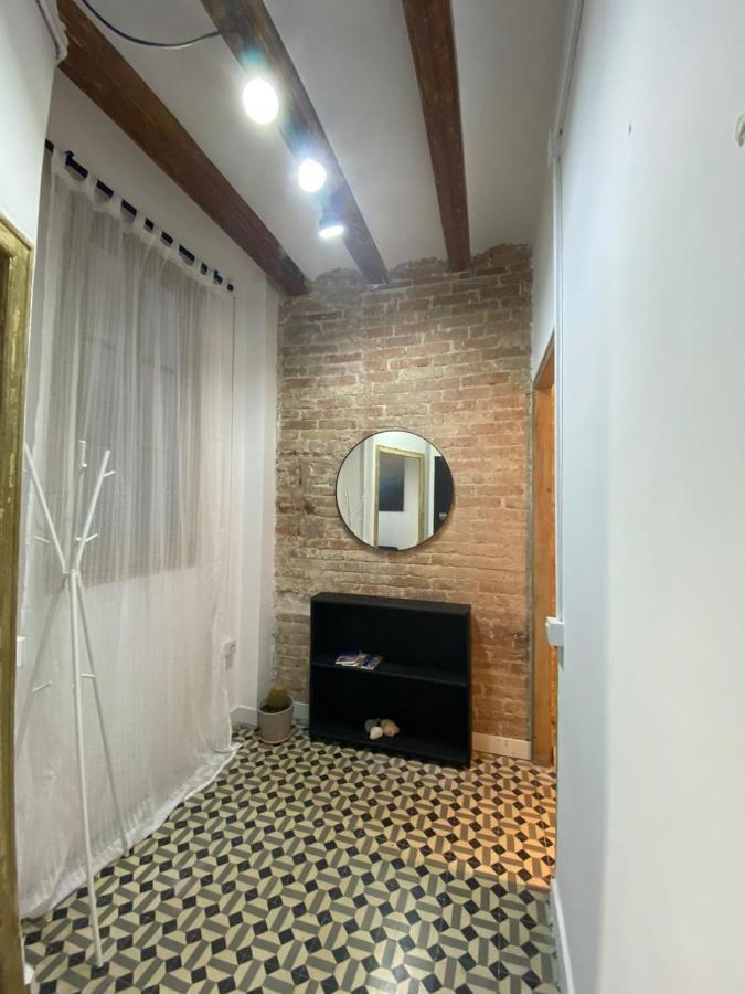 Spacious Modern Apartment In The Vibrant El Raval Барселона Екстериор снимка