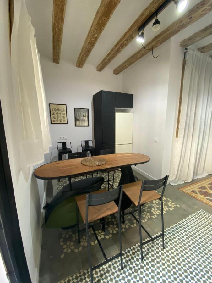 Spacious Modern Apartment In The Vibrant El Raval Барселона Екстериор снимка