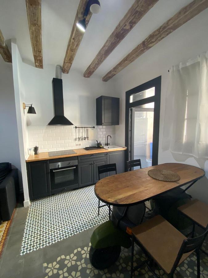 Spacious Modern Apartment In The Vibrant El Raval Барселона Екстериор снимка